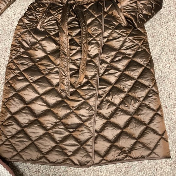 Gorgeous plus size puffer coat. Size XXL to 2 X. - Picture 7 of 11